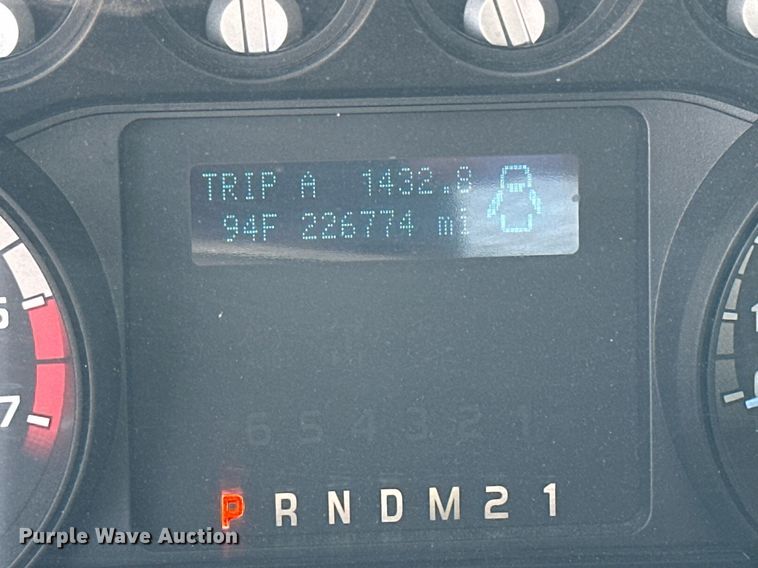 image for item DJ6205 2011 Ford F250 Super Duty  utility bed pickup truck