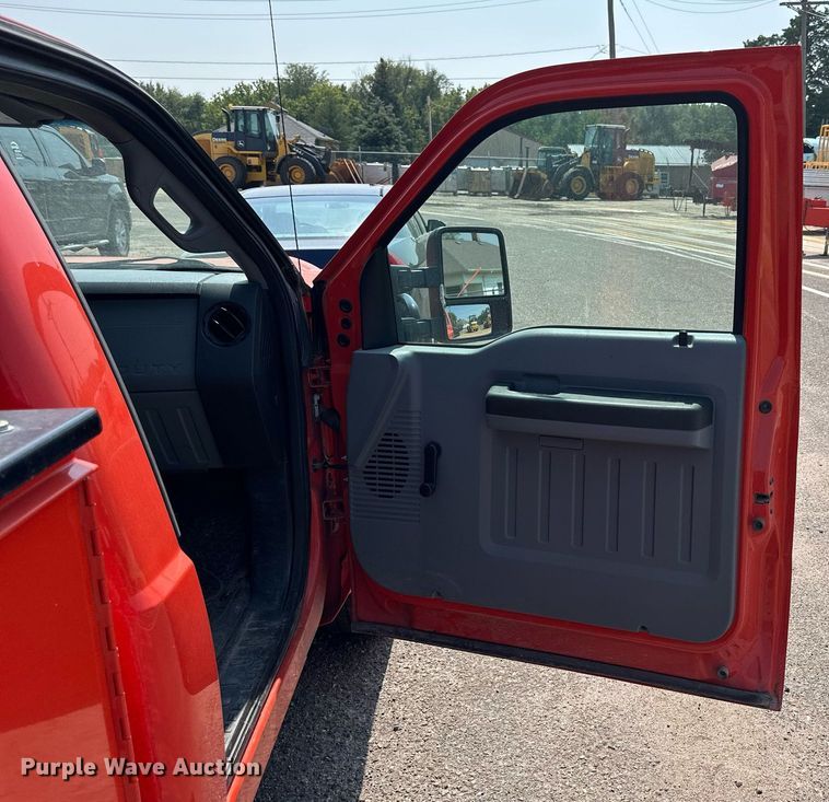 image for item DJ6205 2011 Ford F250 Super Duty  utility bed pickup truck