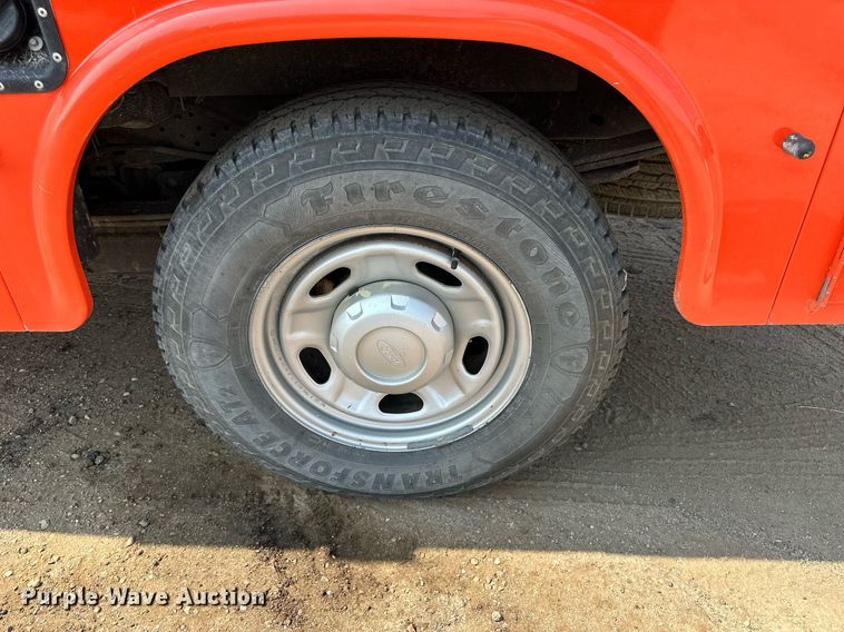 image for item DJ6205 2011 Ford F250 Super Duty  utility bed pickup truck