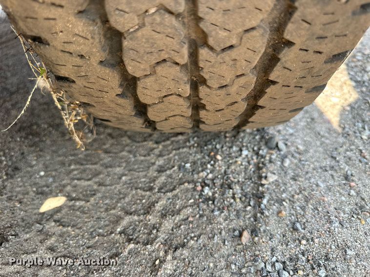 image for item DJ6205 2011 Ford F250 Super Duty  utility bed pickup truck