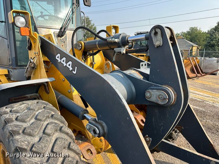 image for item DJ6206 2005 John Deere 444J  wheel loader
