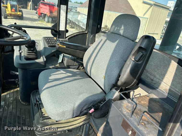 image for item DJ6206 2005 John Deere 444J  wheel loader