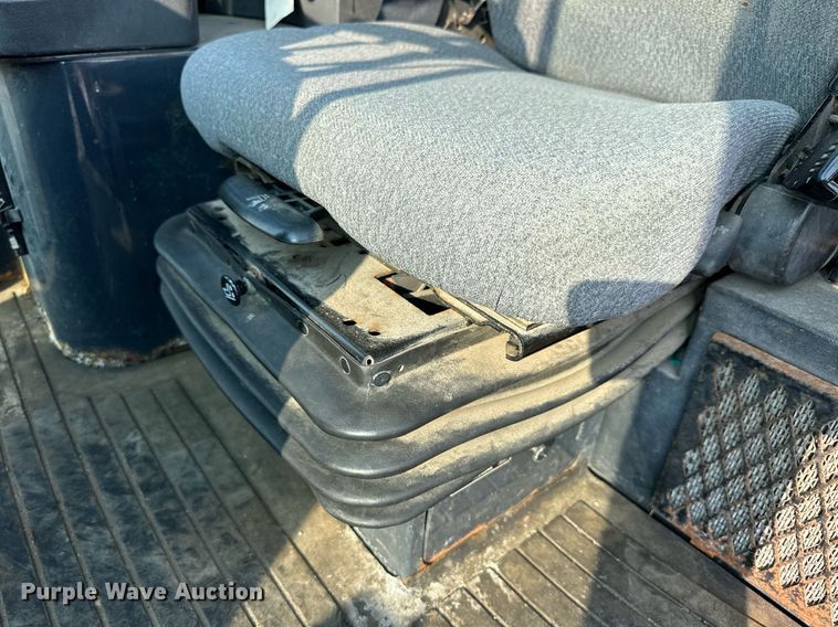 image for item DJ6206 2005 John Deere 444J  wheel loader