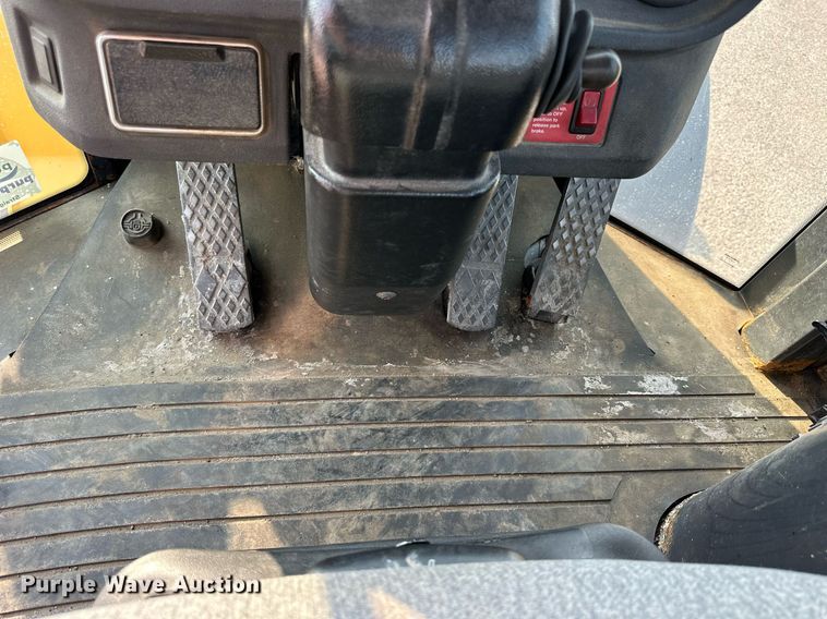 image for item DJ6206 2005 John Deere 444J  wheel loader