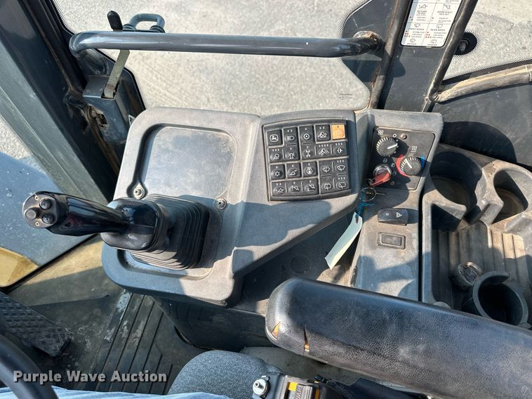 image for item DJ6206 2005 John Deere 444J  wheel loader