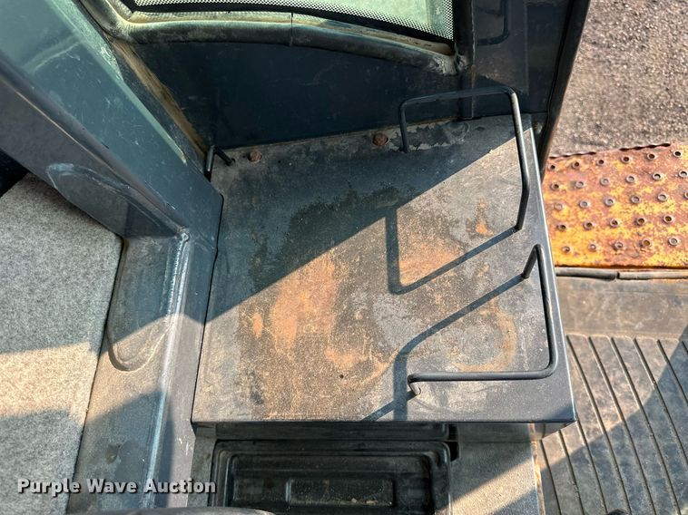 image for item DJ6206 2005 John Deere 444J  wheel loader