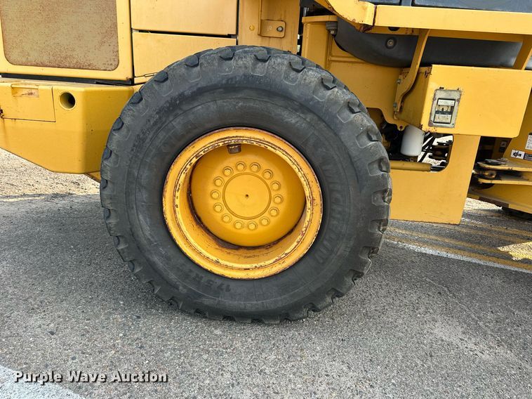 image for item DJ6206 2005 John Deere 444J  wheel loader