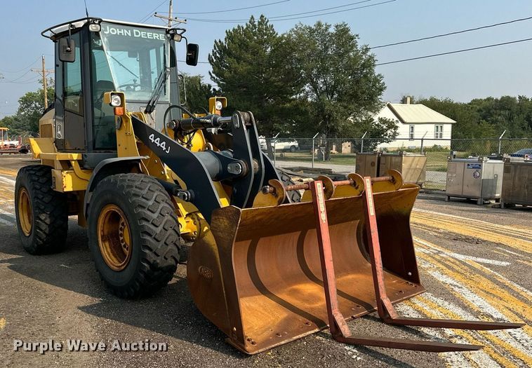image for item DJ6207 2005 John Deere 444J  wheel loader