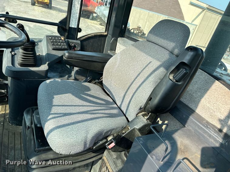 image for item DJ6207 2005 John Deere 444J  wheel loader