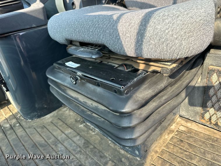 image for item DJ6207 2005 John Deere 444J  wheel loader