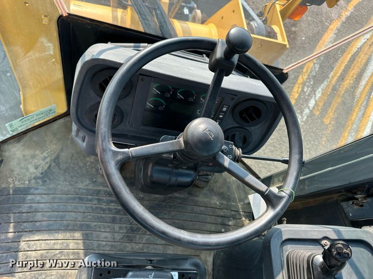 image for item DJ6207 2005 John Deere 444J  wheel loader