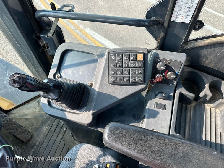 image for item DJ6207 2005 John Deere 444J  wheel loader