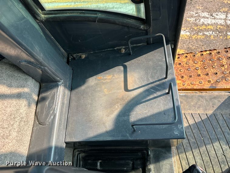 image for item DJ6207 2005 John Deere 444J  wheel loader