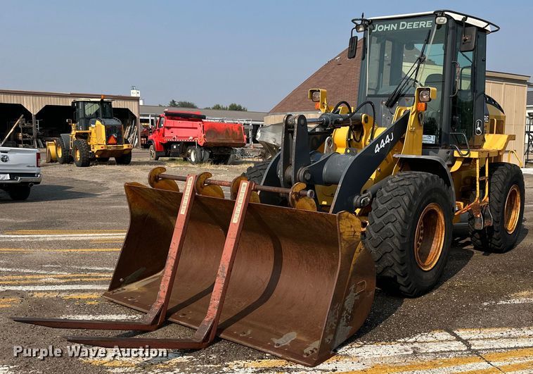 image for item DJ6208 2005 John Deere 444J  wheel loader