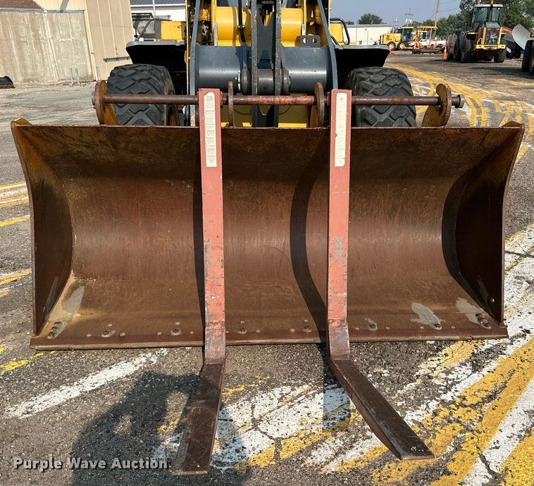 image for item DJ6208 2005 John Deere 444J  wheel loader