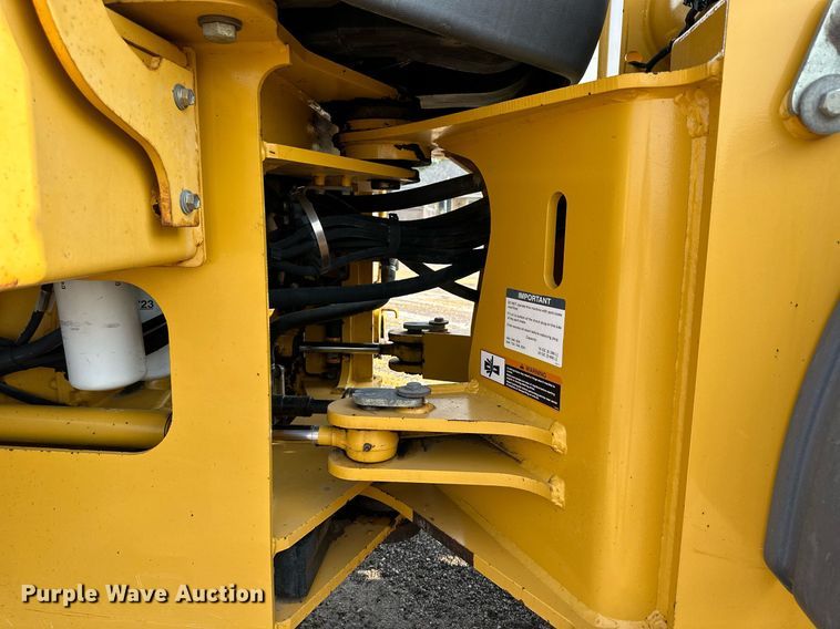 image for item DJ6208 2005 John Deere 444J  wheel loader