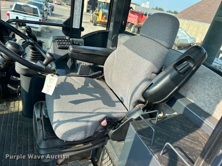 image for item DJ6208 2005 John Deere 444J  wheel loader