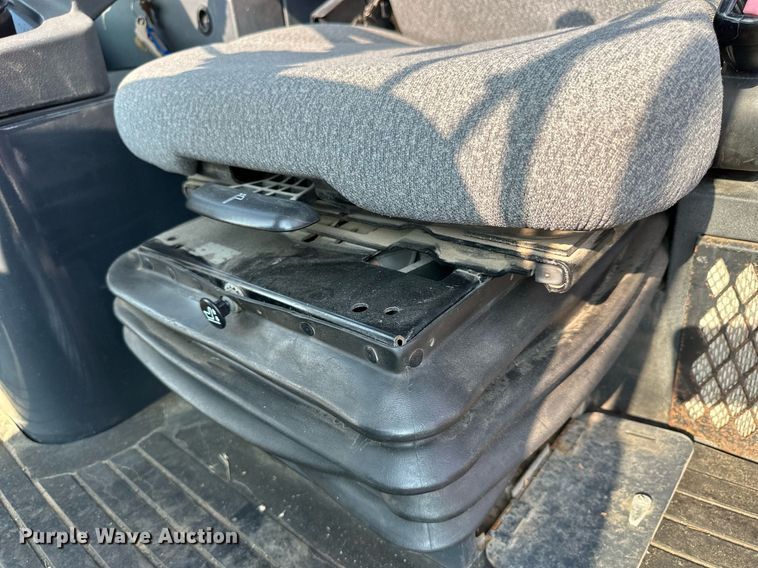 image for item DJ6208 2005 John Deere 444J  wheel loader