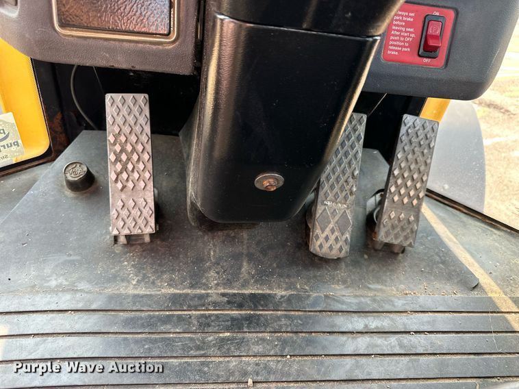 image for item DJ6208 2005 John Deere 444J  wheel loader