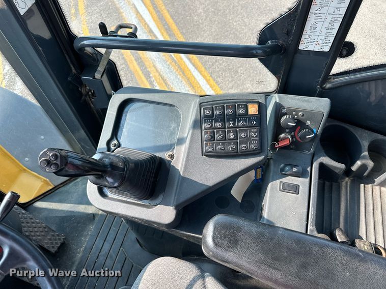 image for item DJ6208 2005 John Deere 444J  wheel loader