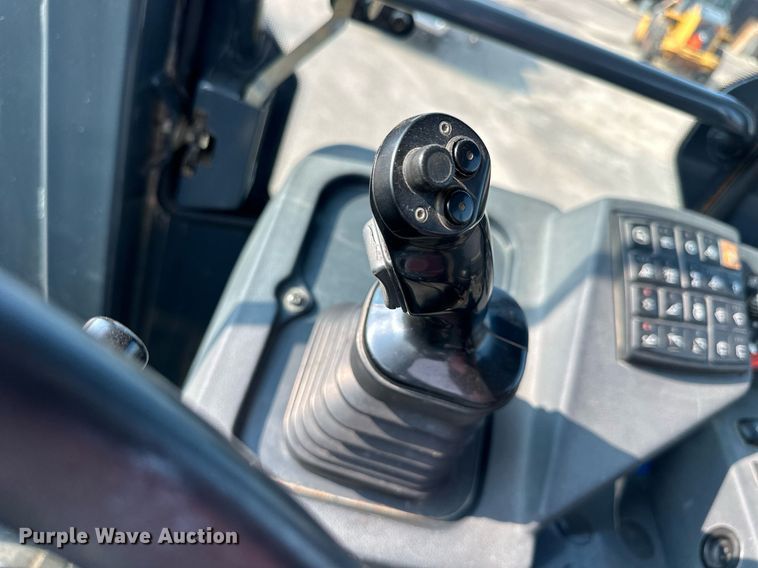 image for item DJ6208 2005 John Deere 444J  wheel loader