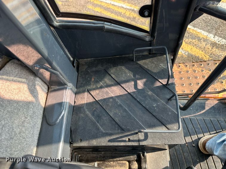 image for item DJ6208 2005 John Deere 444J  wheel loader