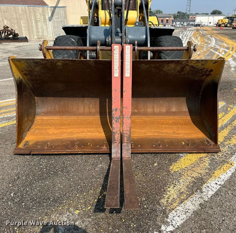 image for item DJ6210 2005 John Deere 444J  wheel loader