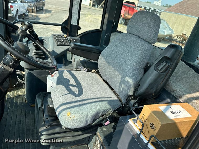 image for item DJ6210 2005 John Deere 444J  wheel loader