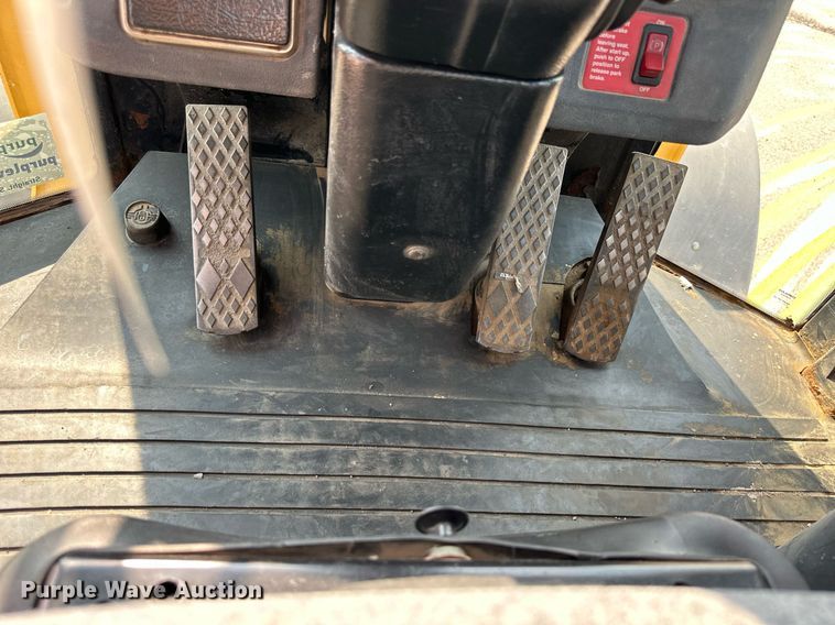 image for item DJ6210 2005 John Deere 444J  wheel loader