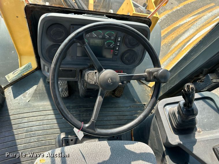 image for item DJ6210 2005 John Deere 444J  wheel loader