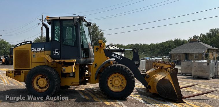 image for item DJ6211 2006 John Deere 444J  wheel loader