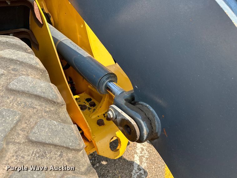 image for item DJ6211 2006 John Deere 444J  wheel loader