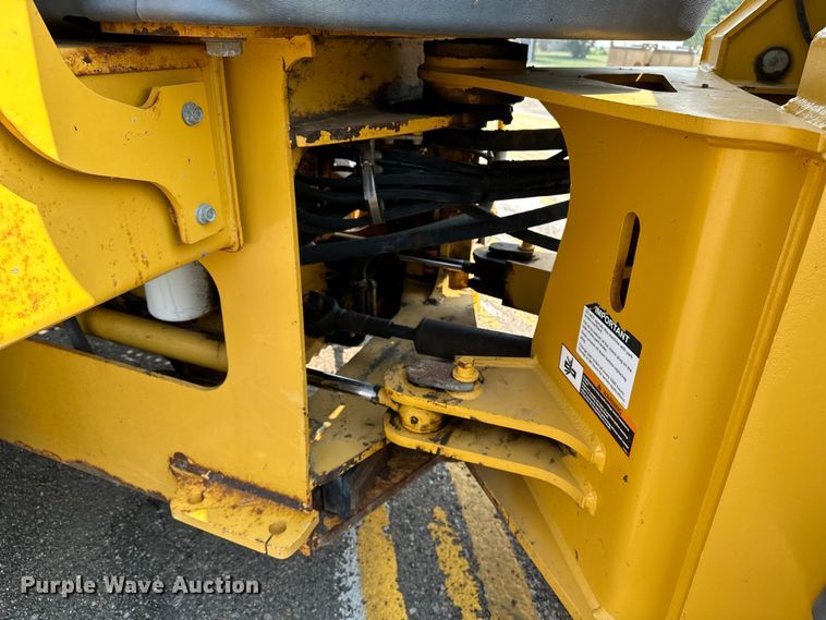 image for item DJ6211 2006 John Deere 444J  wheel loader