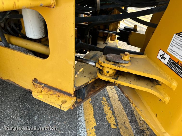 image for item DJ6211 2006 John Deere 444J  wheel loader