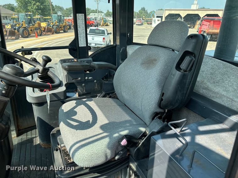 image for item DJ6211 2006 John Deere 444J  wheel loader