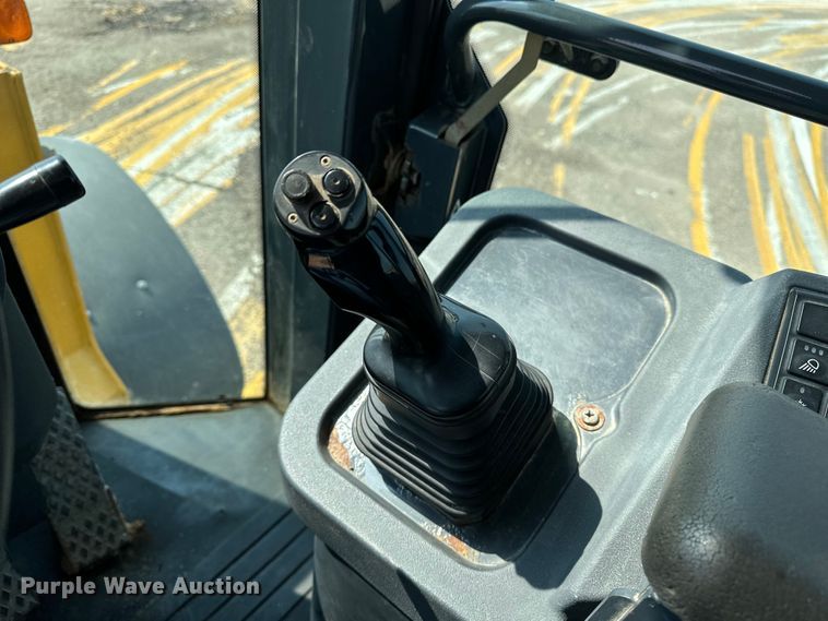 image for item DJ6211 2006 John Deere 444J  wheel loader