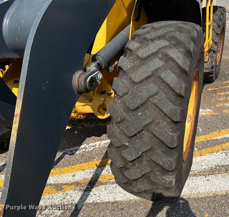 image for item DJ6211 2006 John Deere 444J  wheel loader