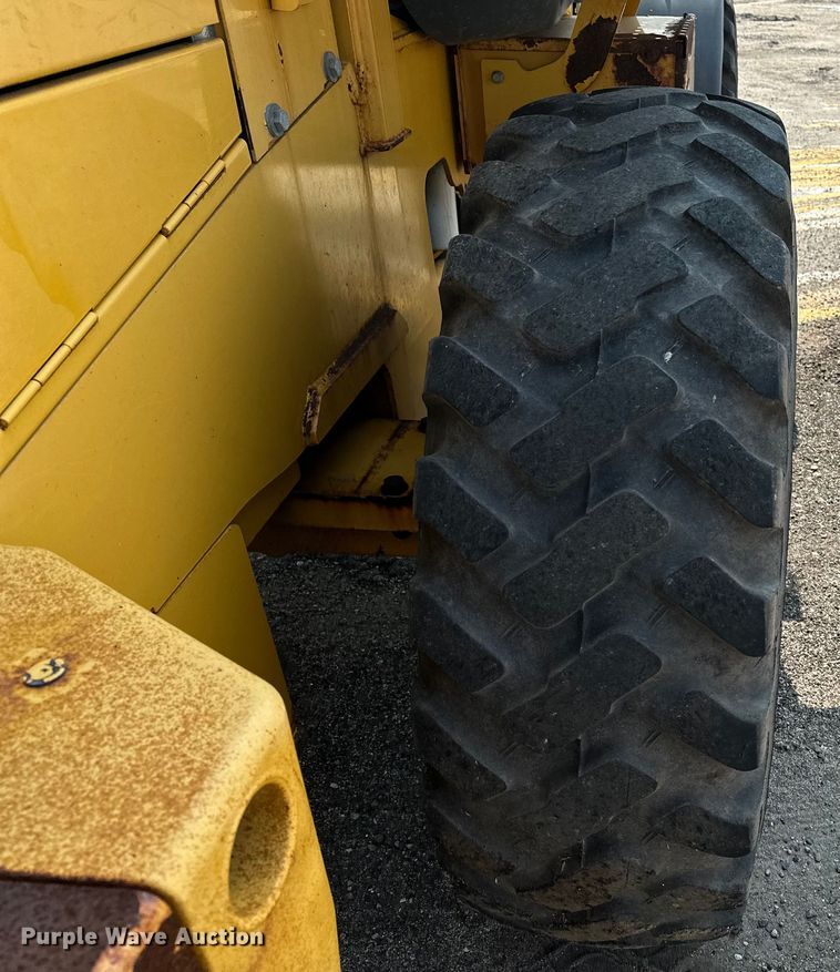 image for item DJ6211 2006 John Deere 444J  wheel loader