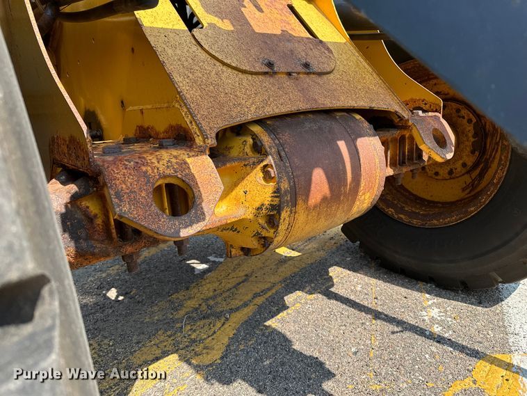 image for item DJ6212 2005 John Deere 444J  wheel loader