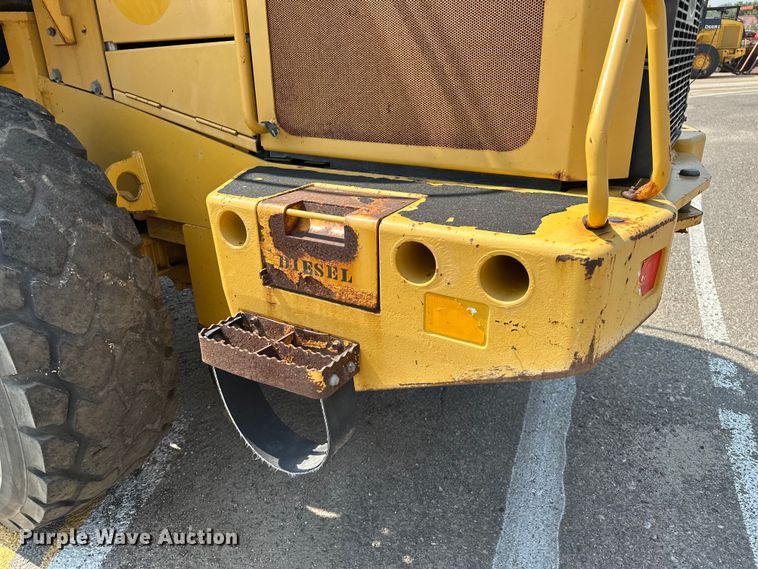 image for item DJ6212 2005 John Deere 444J  wheel loader