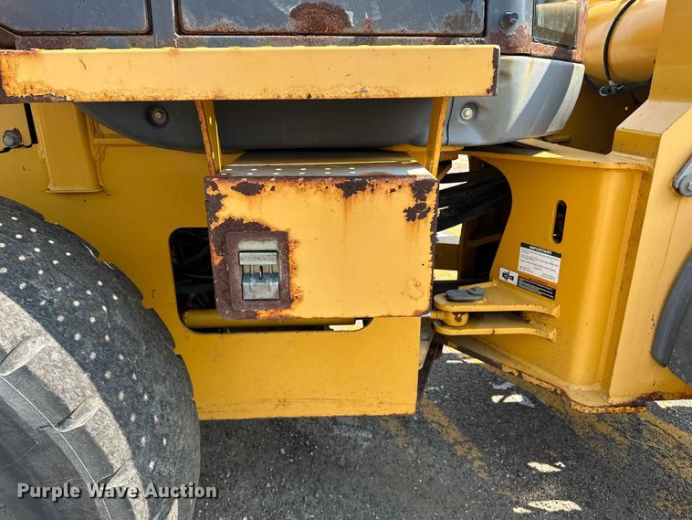 image for item DJ6212 2005 John Deere 444J  wheel loader