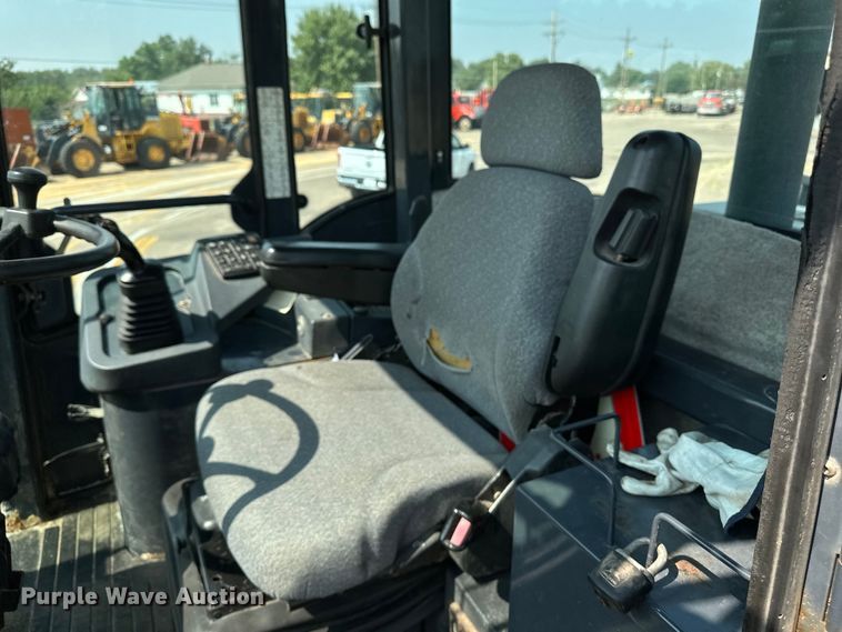 image for item DJ6212 2005 John Deere 444J  wheel loader