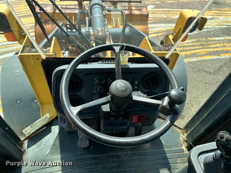 image for item DJ6212 2005 John Deere 444J  wheel loader