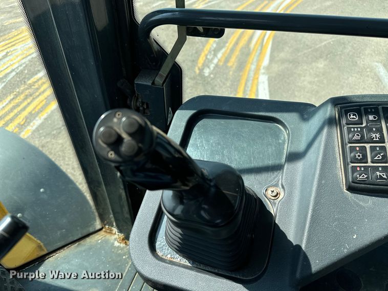 image for item DJ6212 2005 John Deere 444J  wheel loader