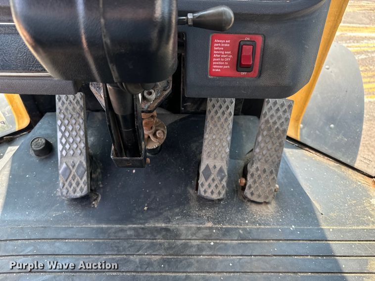 image for item DJ6212 2005 John Deere 444J  wheel loader