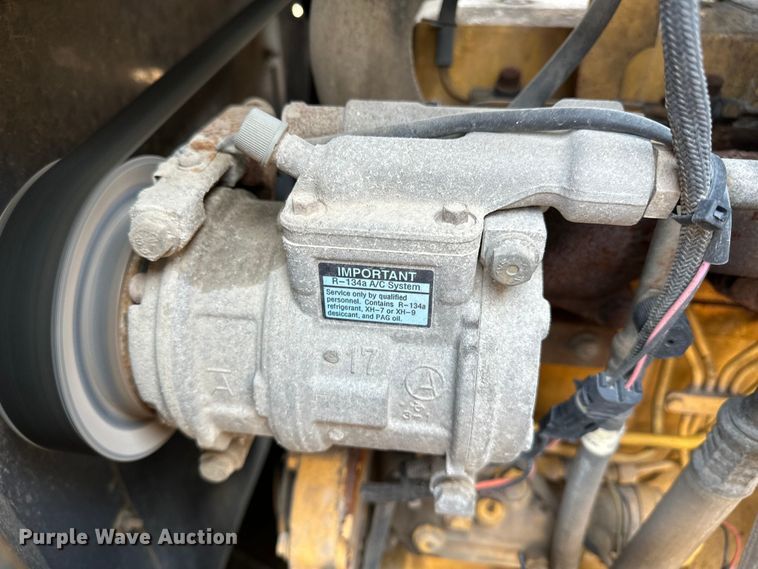 image for item DJ6212 2005 John Deere 444J  wheel loader