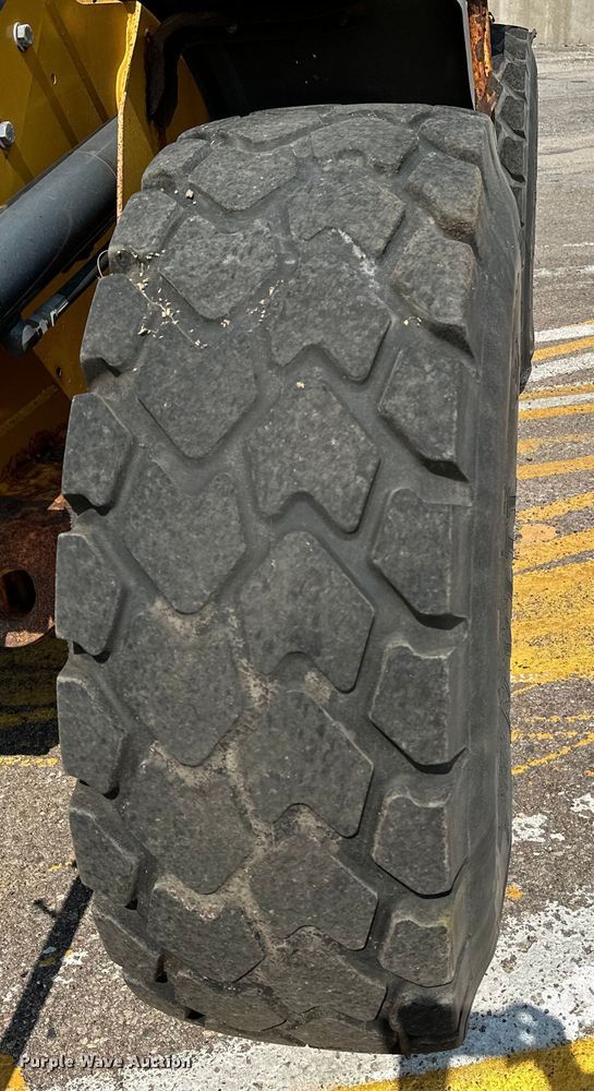 image for item DJ6212 2005 John Deere 444J  wheel loader