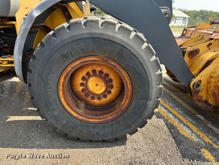 image for item DJ6212 2005 John Deere 444J  wheel loader