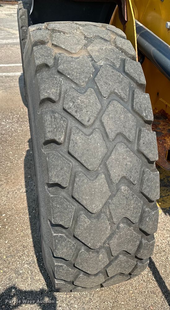 image for item DJ6212 2005 John Deere 444J  wheel loader