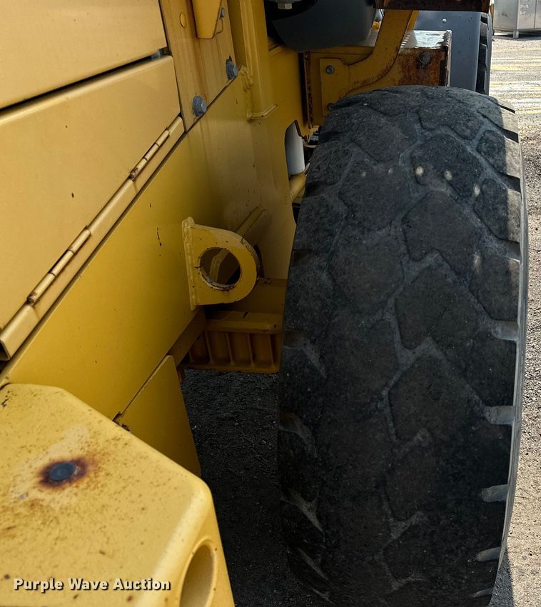 image for item DJ6212 2005 John Deere 444J  wheel loader